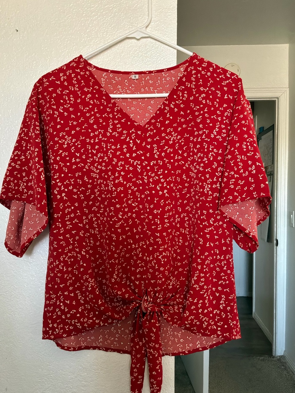 Red Floral Print Tie-Front V-Neck Short Sleeve Blouse - Size Small